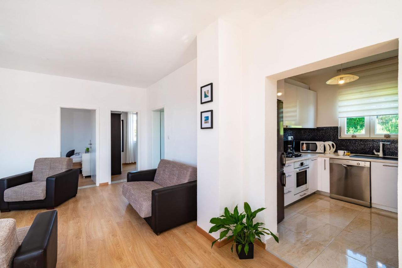 Apartment Maia Lena For Family Ясенице Экстерьер фото