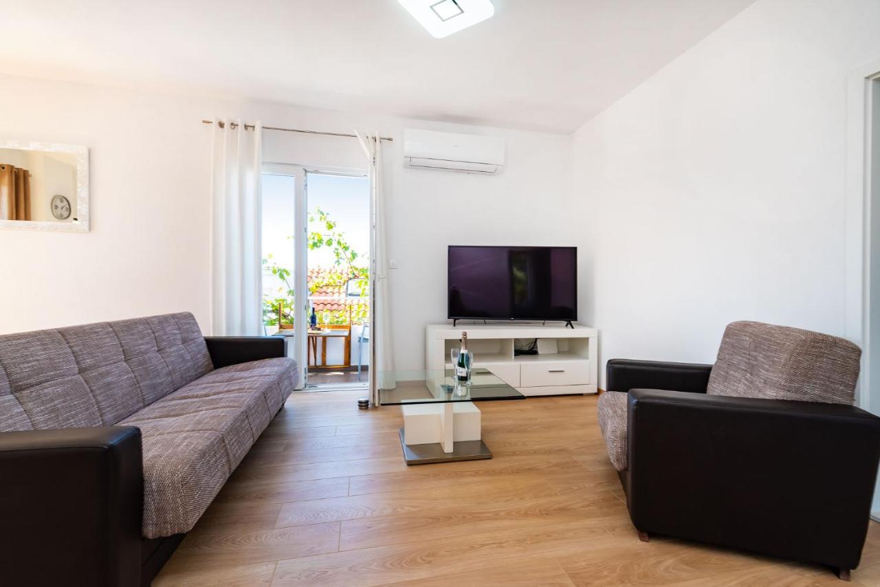 Apartment Maia Lena For Family Ясенице Экстерьер фото