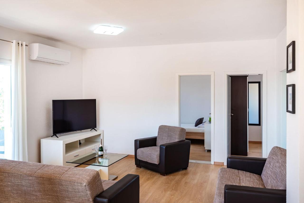 Apartment Maia Lena For Family Ясенице Экстерьер фото