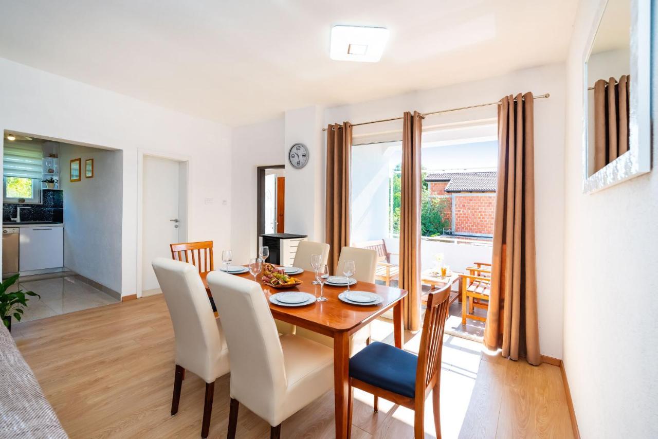 Apartment Maia Lena For Family Ясенице Экстерьер фото